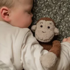 Jellycat Knuffelaap Slackajack Monkey - S - 33 Cm -Gelukkige Speelgoedwinkel jellycat knuffelaap slackajack monkey s 33 cm